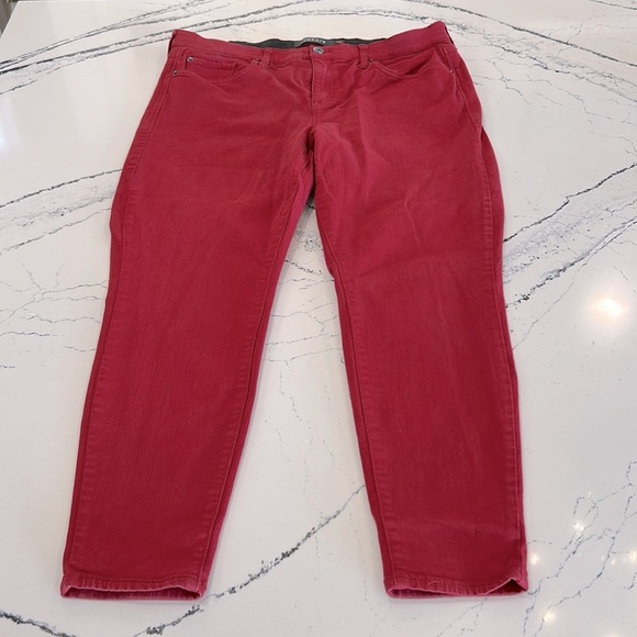 Torrid Premium Plus Sky High Skinny Jeans w/Rubber in Waistband Berry Red sz.16R - Picture 1 of 9